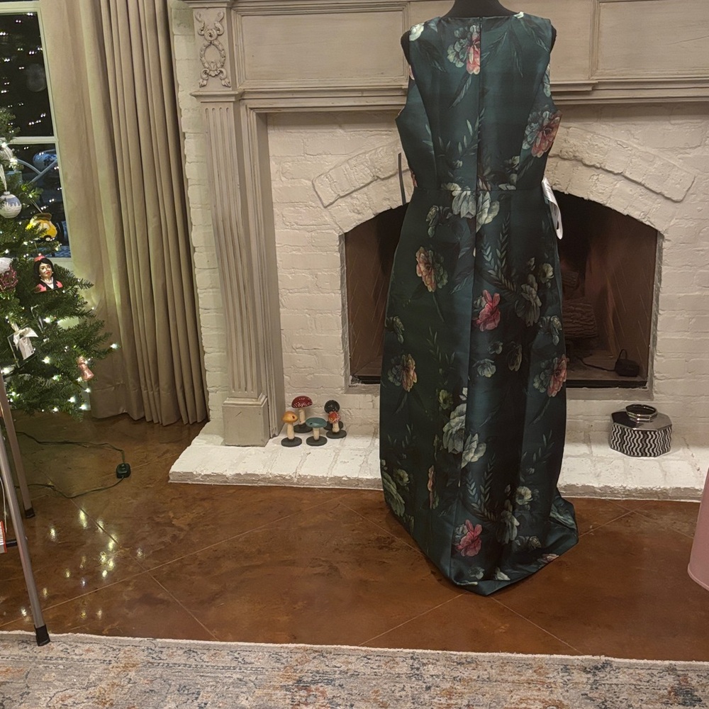 Kay Unger formal dress. - Picture 8 of 11